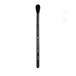 E333 Your Time To Shine Highlighter Brush